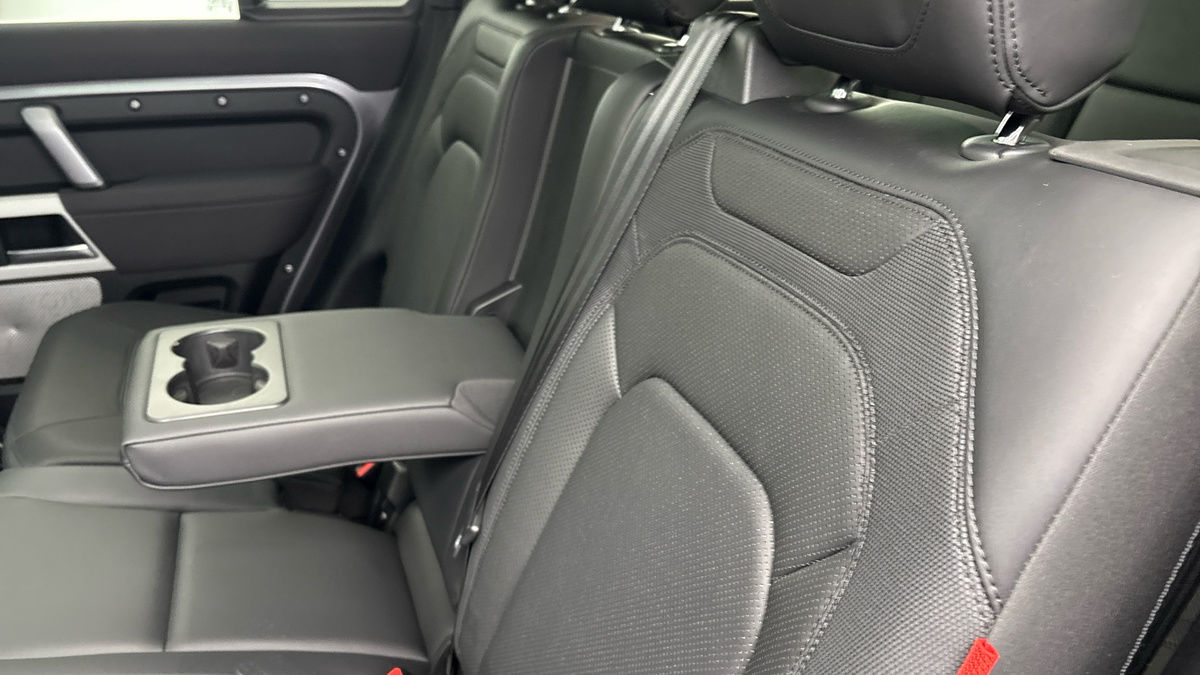 Used Land Rover Defender 130 2022 for sale - 77129245: Photo 9