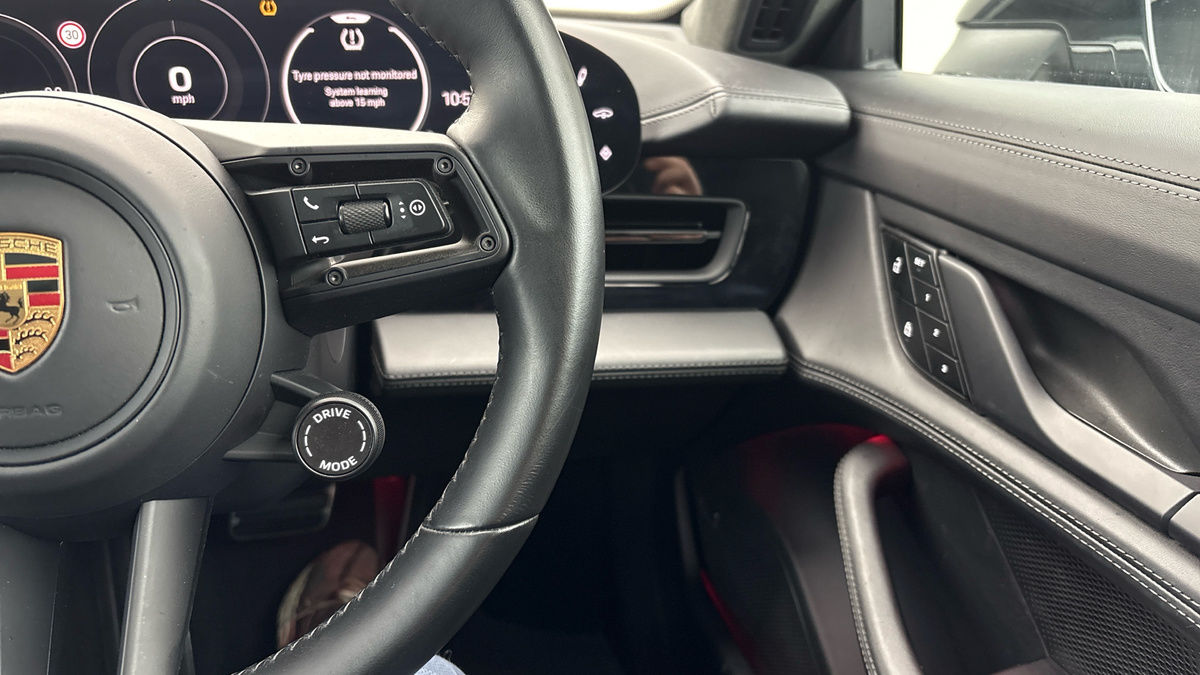 Used Porsche Taycan 2023 for sale - 76368761: Photo 14