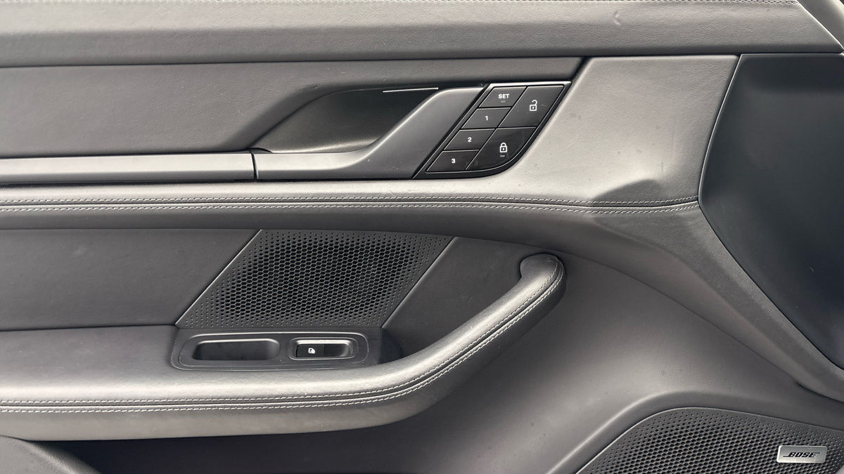 Used Porsche Taycan 2023 for sale - 76368761: Photo 19