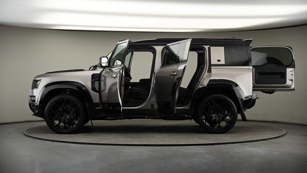 Used Land Rover Defender 110 2023 for sale - 74405385: Photo 51