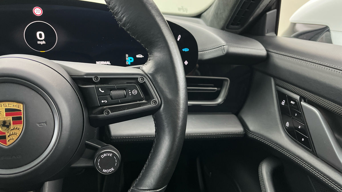 Used Porsche Taycan 2021 for sale - 75729966: Photo 14