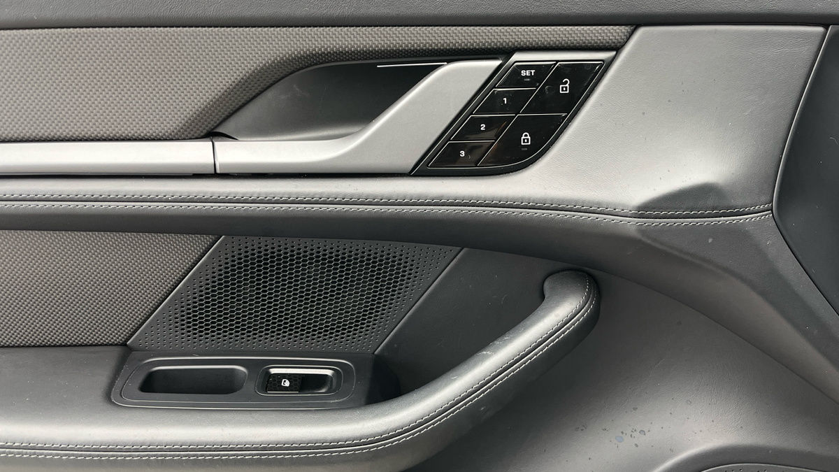 Used Porsche Taycan 2021 for sale - 75729966: Photo 19