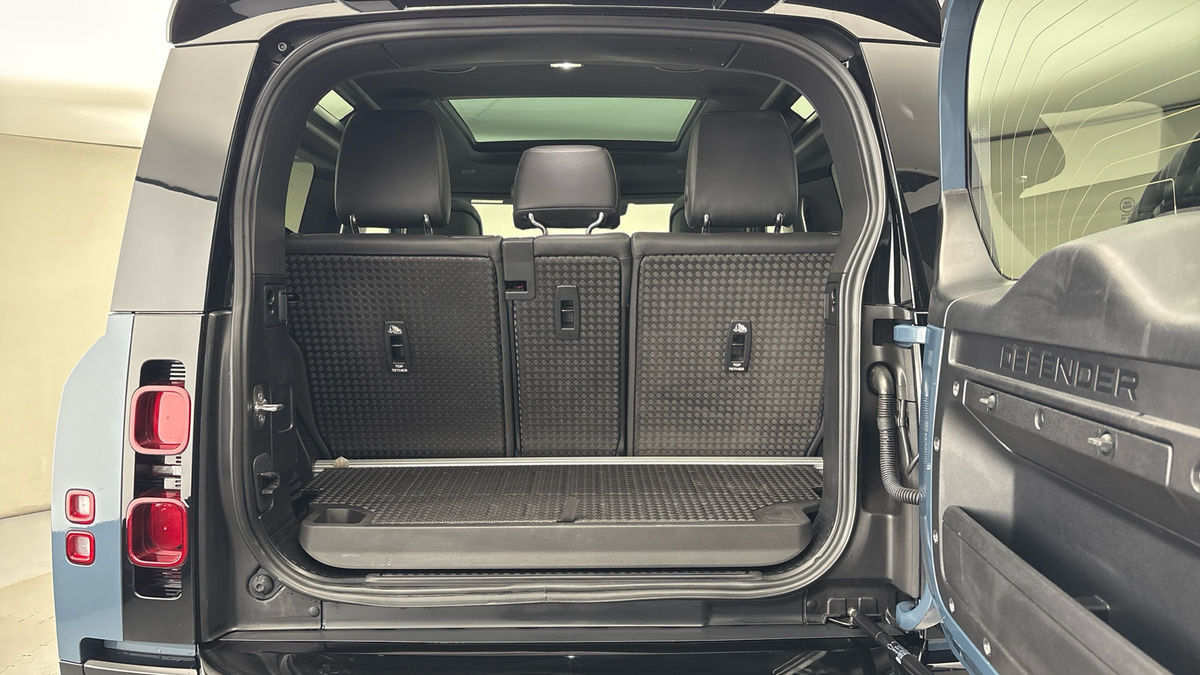 Used Land Rover Defender 2024 for sale - 76570840: Photo 11