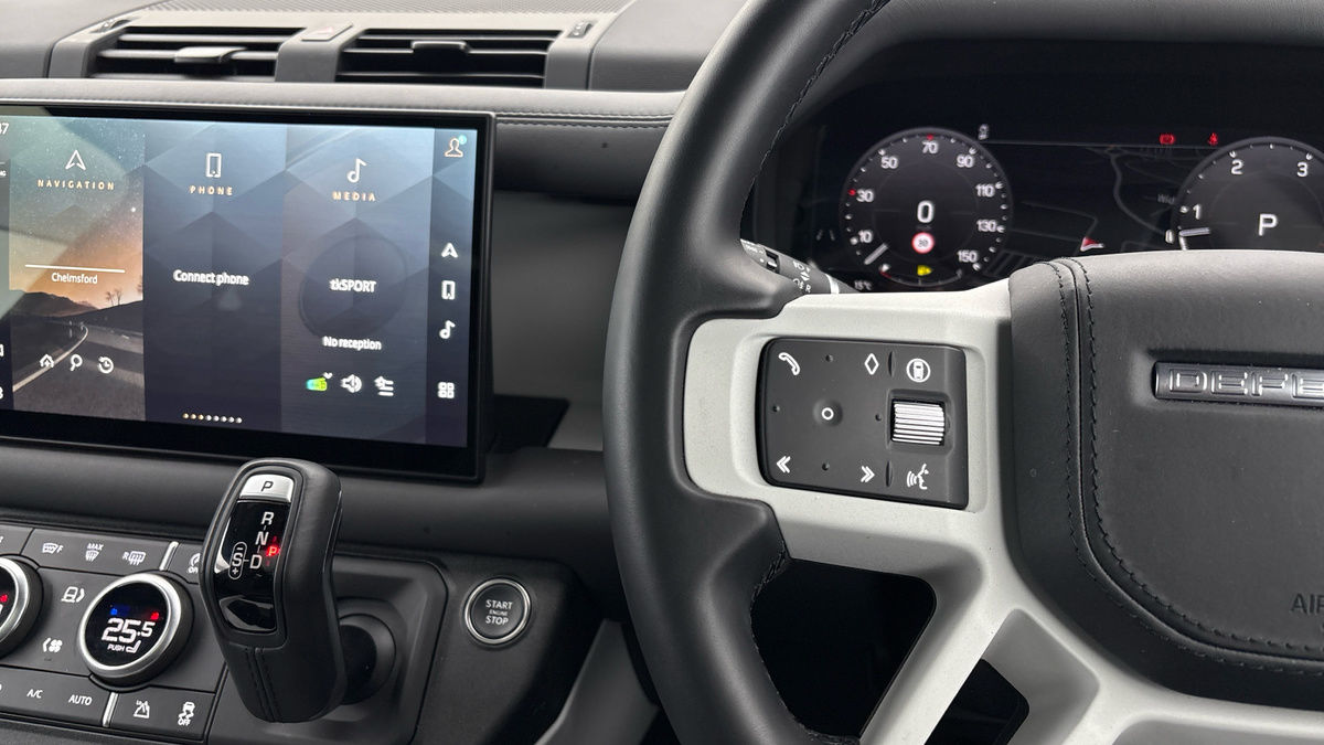 Used Land Rover Defender 2024 for sale - 76570840: Photo 13