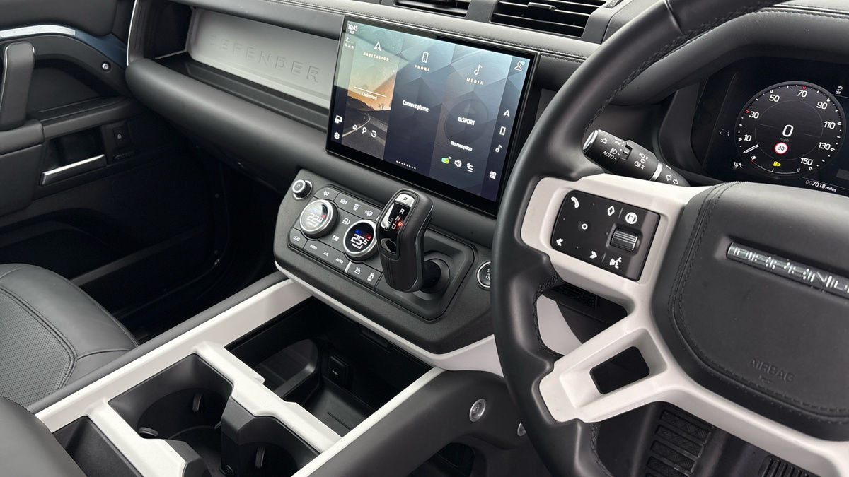 Used Land Rover Defender 2024 for sale - 76570840: Photo 18