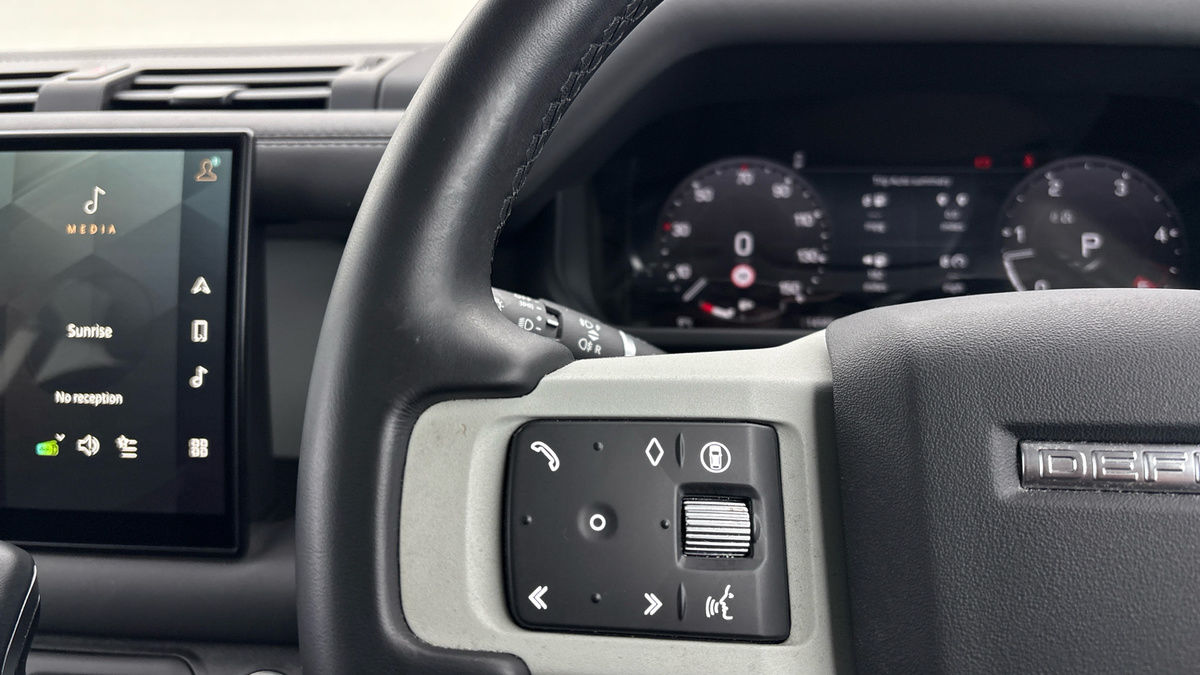 Used Land Rover Defender 2024 for sale - 78201437: Photo 13