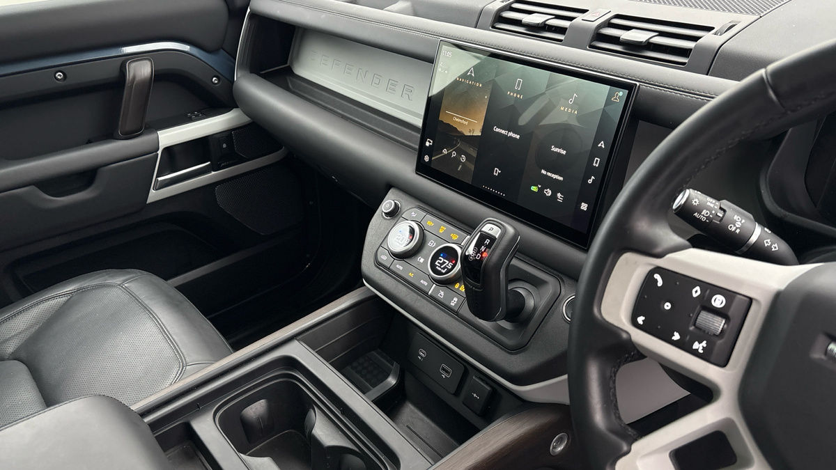 Used Land Rover Defender 2024 for sale - 78201437: Photo 18