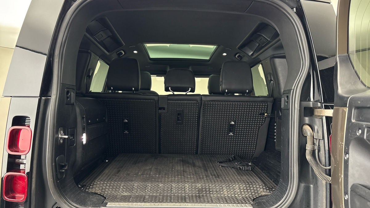 Used Land Rover Defender 110 2021 for sale - 76482709: Photo 11