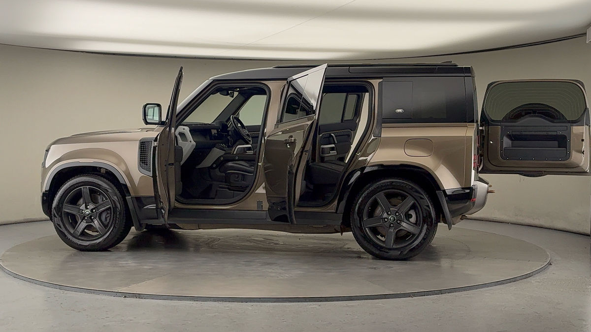 Used Land Rover Defender 110 2021 for sale - 76482709: Photo 46