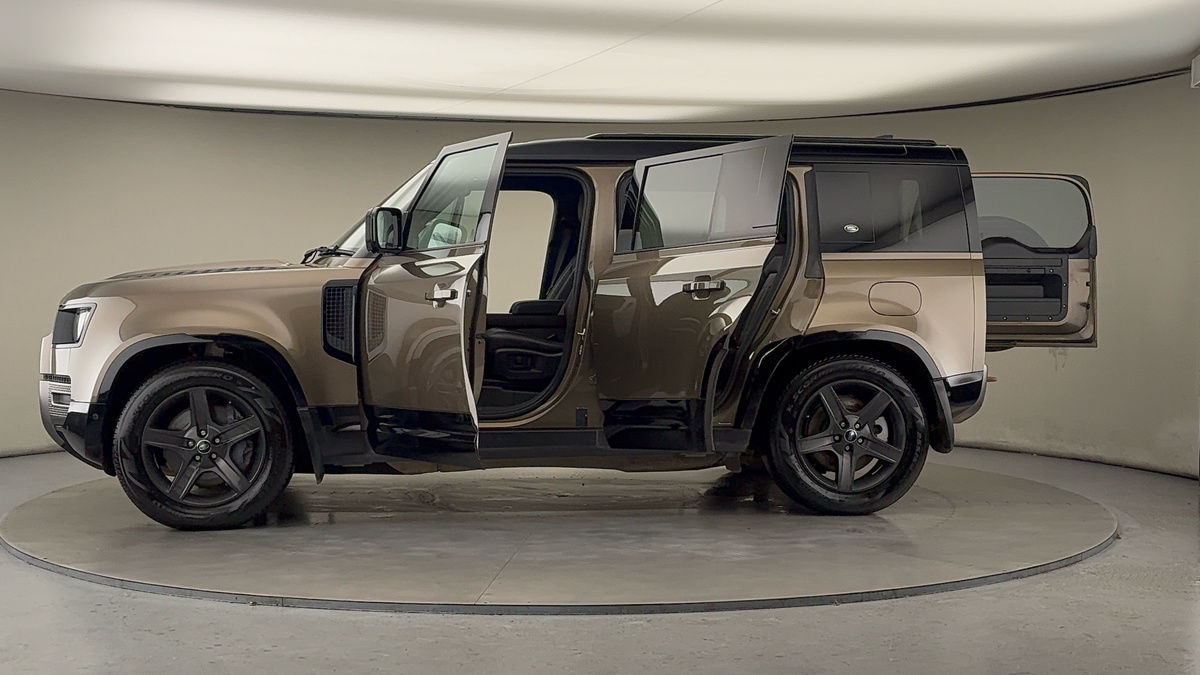 Used Land Rover Defender 110 2021 for sale - 76482709: Photo 47