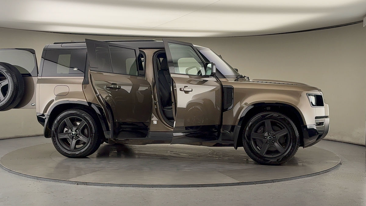 Used Land Rover Defender 110 2021 for sale - 76482709: Photo 55