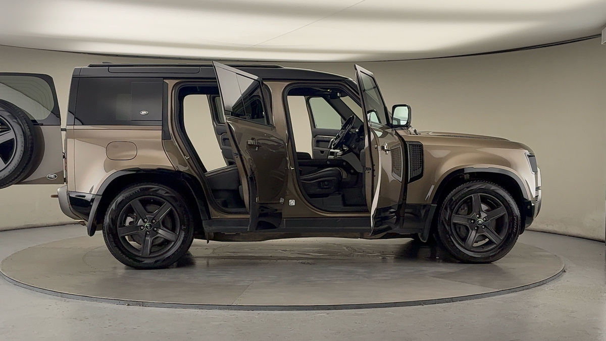 Used Land Rover Defender 110 2021 for sale - 76482709: Photo 56