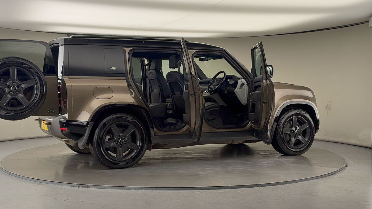 Used Land Rover Defender 110 2021 for sale - 76482709: Photo 57