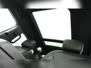 Used Land Rover Defender 110 2024 for sale - 75307941: Photo