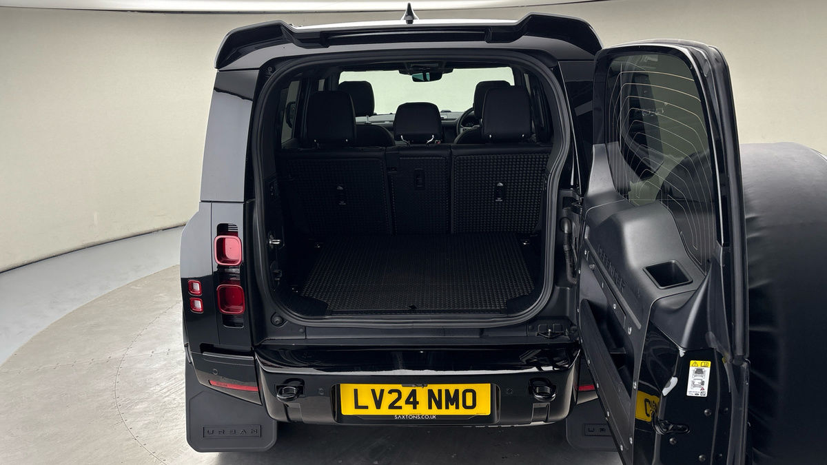 Used Land Rover Defender 110 2024 for sale - 76368757: Photo 11