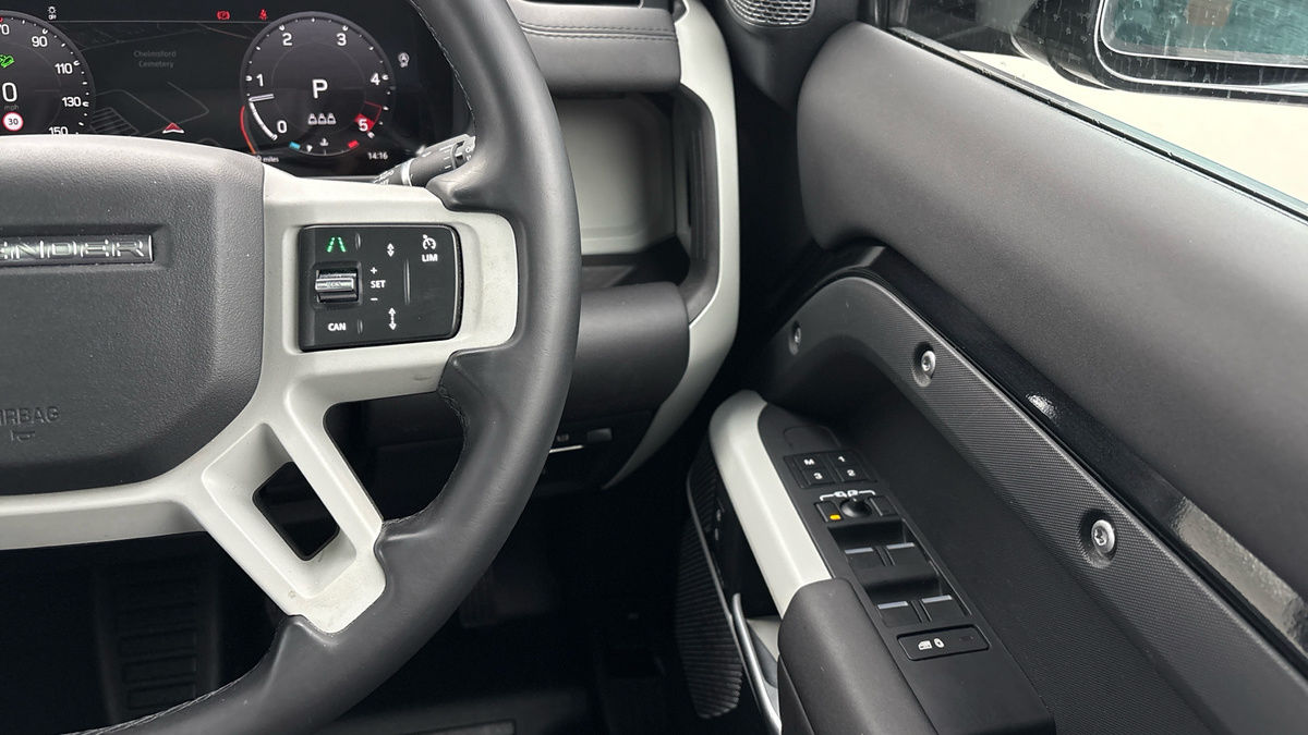 Used Land Rover Defender 110 2024 for sale - 76368757: Photo 14