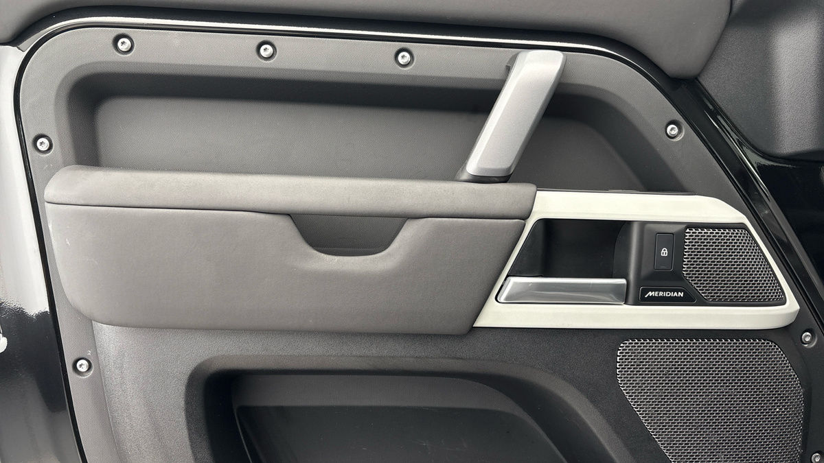 Used Land Rover Defender 110 2024 for sale - 76368757: Photo 19