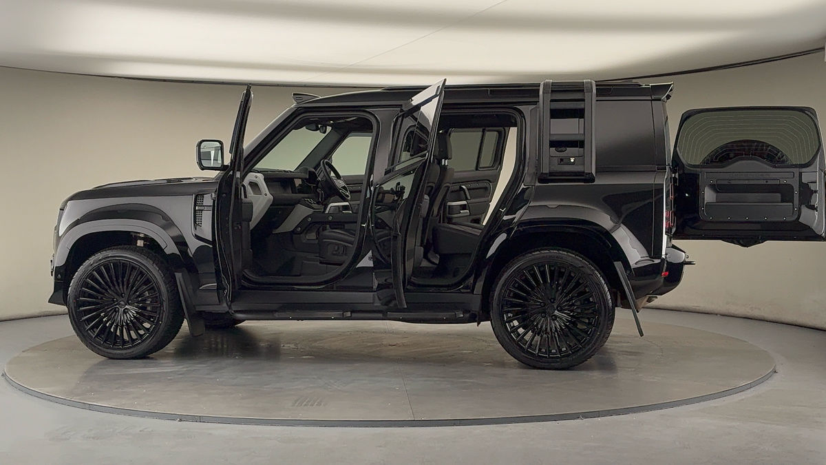 Used Land Rover Defender 110 2024 for sale - 76368757: Photo 52