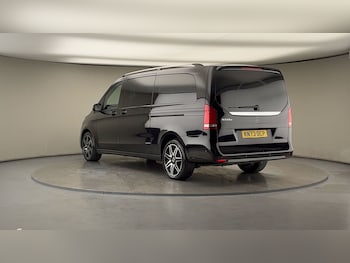 Used Mercedes-Benz V-Class 2023 for sale - 75586736: Photo