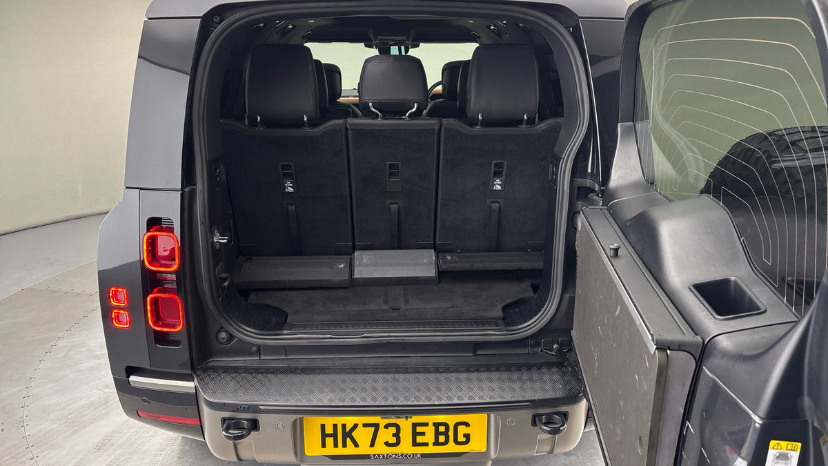 Used Land Rover Defender 130 2023 for sale - 77129259: Photo 11