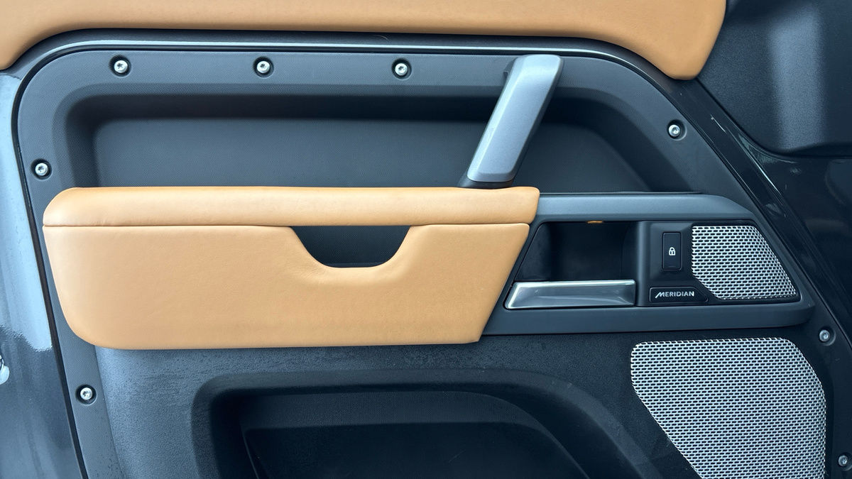 Used Land Rover Defender 130 2023 for sale - 77129259: Photo 19