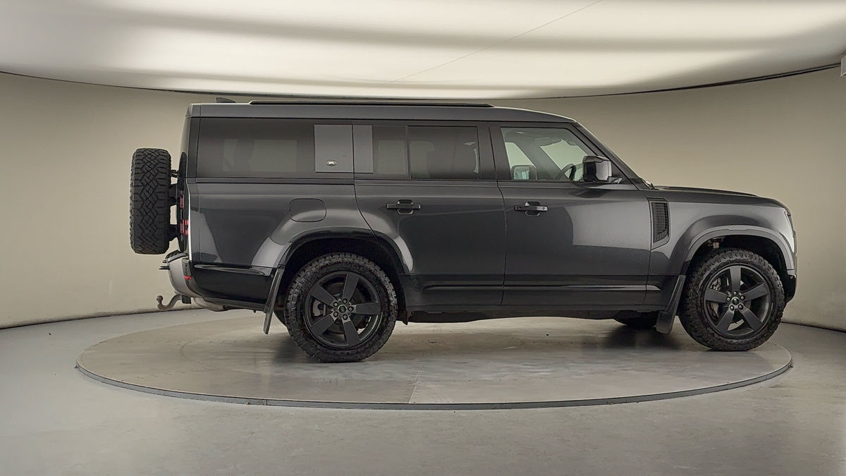 Used Land Rover Defender 130 2023 for sale - 77129259: Photo 40