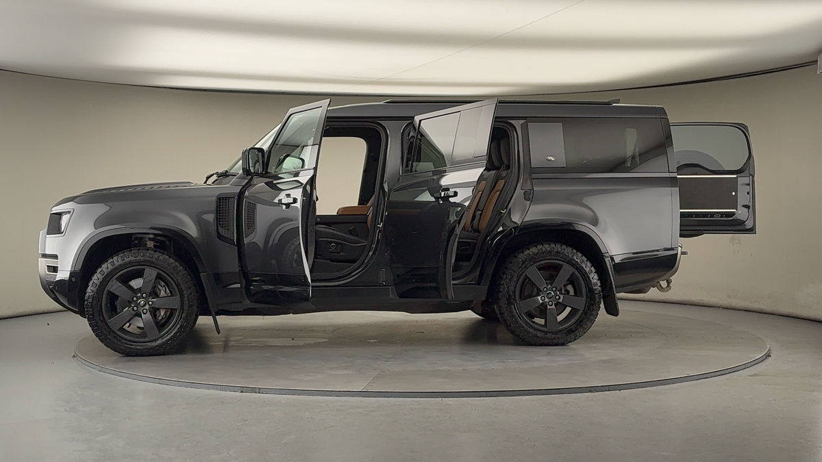 Used Land Rover Defender 130 2023 for sale - 77129259: Photo 50