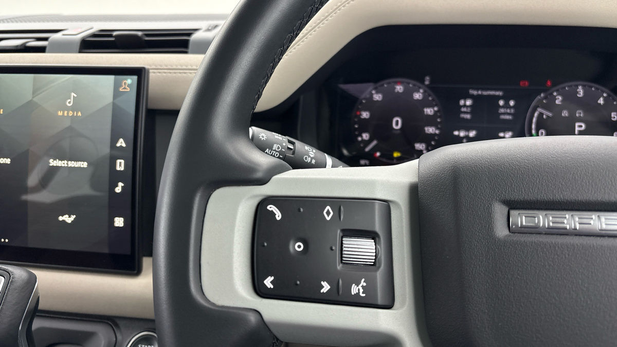 Used Land Rover Defender 2023 for sale - 77342433: Photo 13