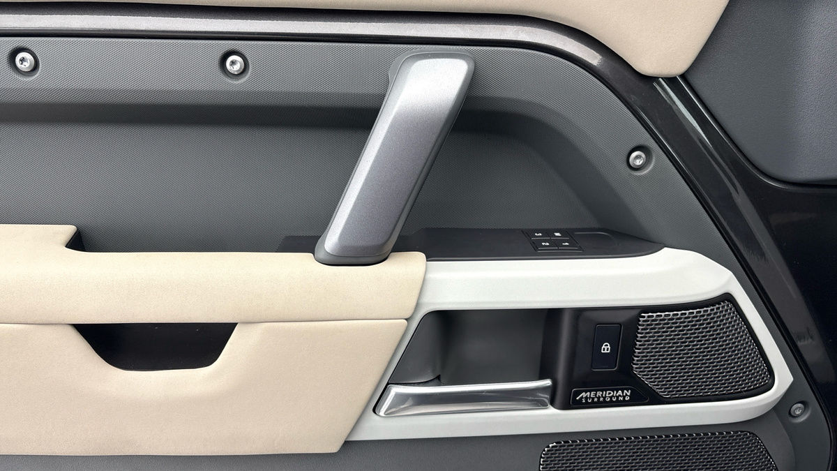 Used Land Rover Defender 2023 for sale - 77342433: Photo 19