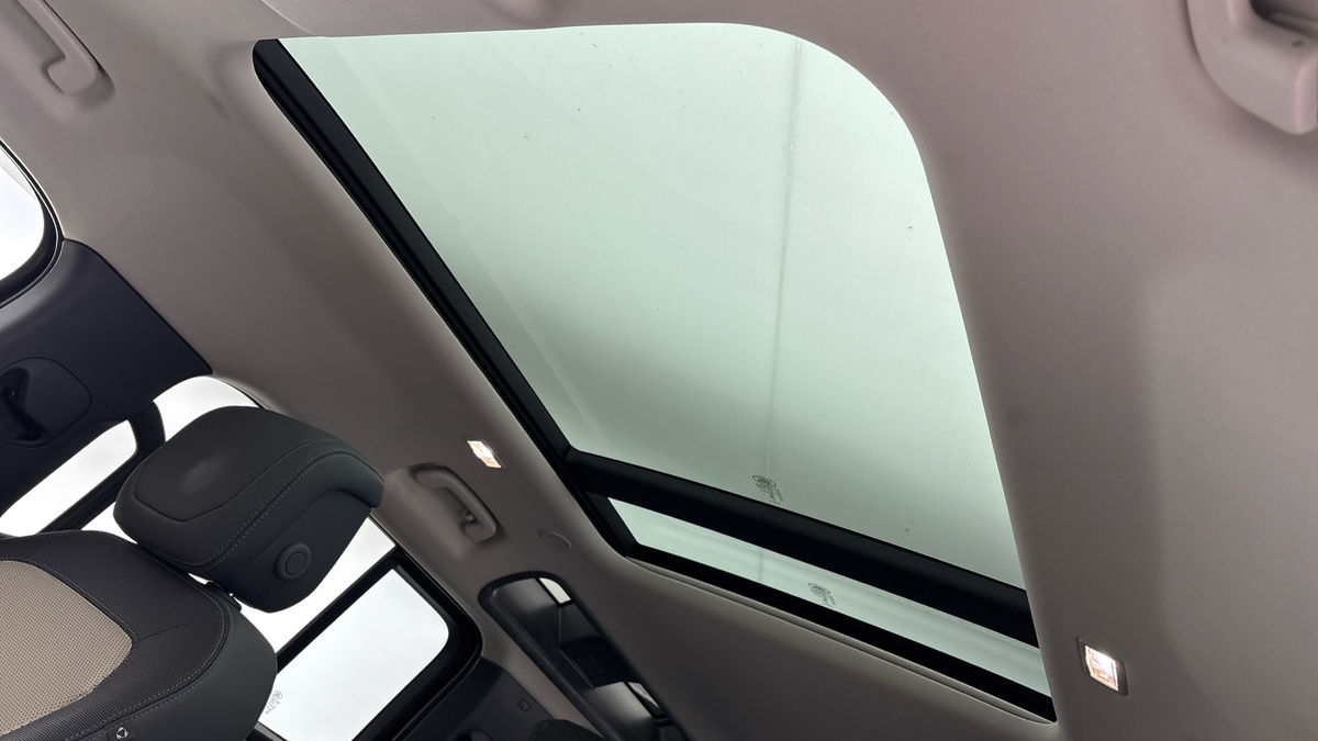 Used Land Rover Defender 2023 for sale - 77342433: Photo 6