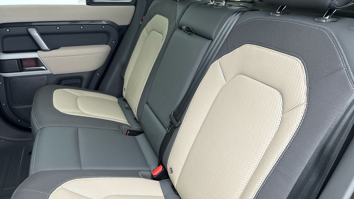 Used Land Rover Defender 2023 for sale - 77342433: Photo 8