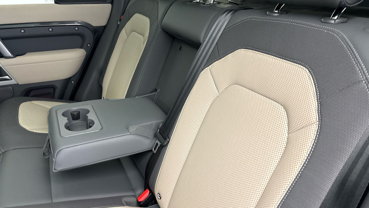 Used Land Rover Defender 2023 for sale - 77342433: Photo 9