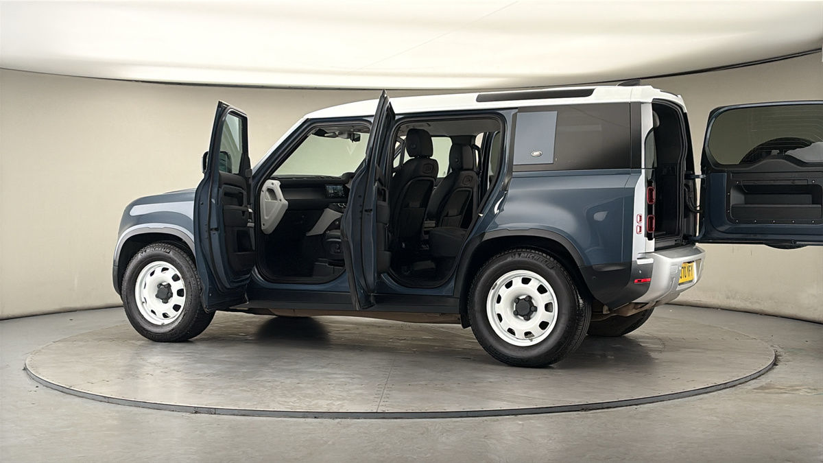 Used Land Rover Defender 110 2021 for sale - 77990344: Photo 45