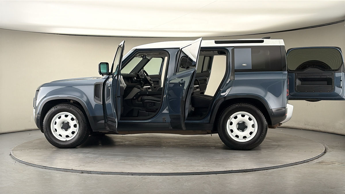 Used Land Rover Defender 110 2021 for sale - 77990344: Photo 46