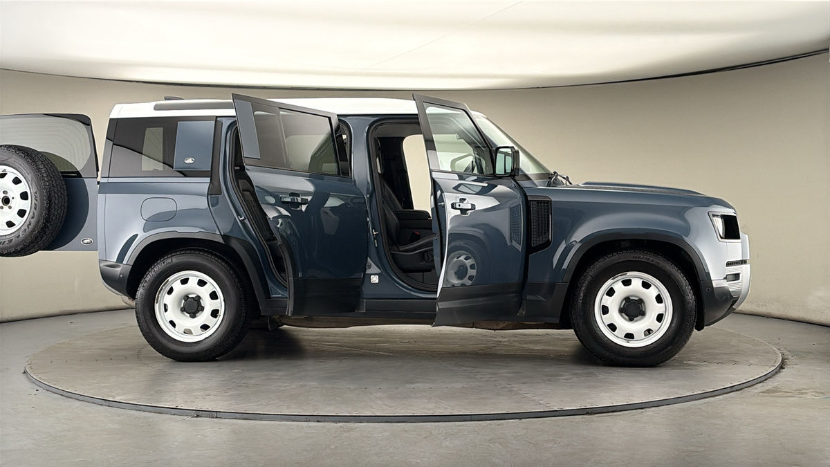 Used Land Rover Defender 110 2021 for sale - 77990344: Photo 55