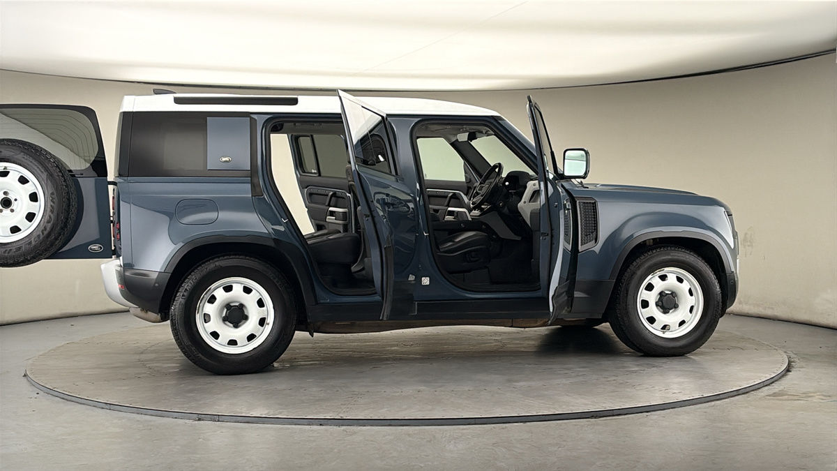 Used Land Rover Defender 110 2021 for sale - 77990344: Photo 56