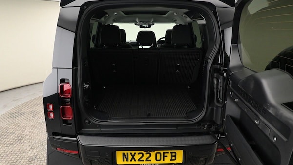 Used Land Rover Defender 110 2022 for sale - 75667019: Photo 10