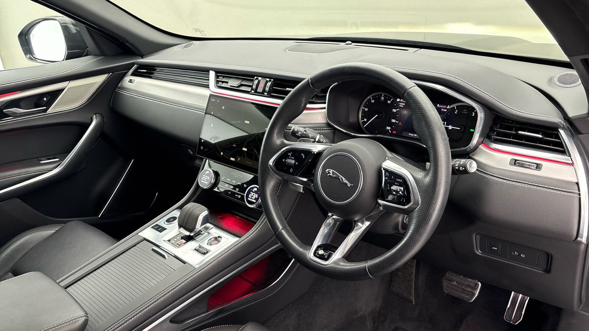 Used Jaguar F-Pace 2022 for sale - 76910823: Photo 5