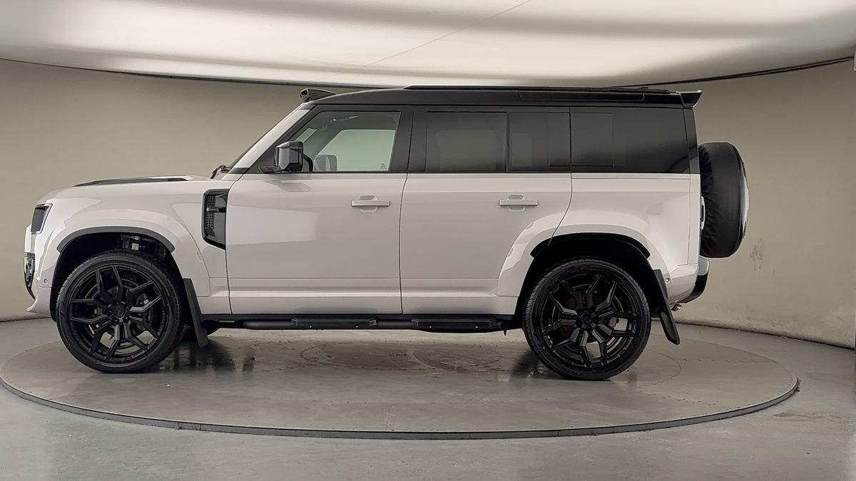 Used Land Rover Defender 2025 for sale - 77632335: Photo 15