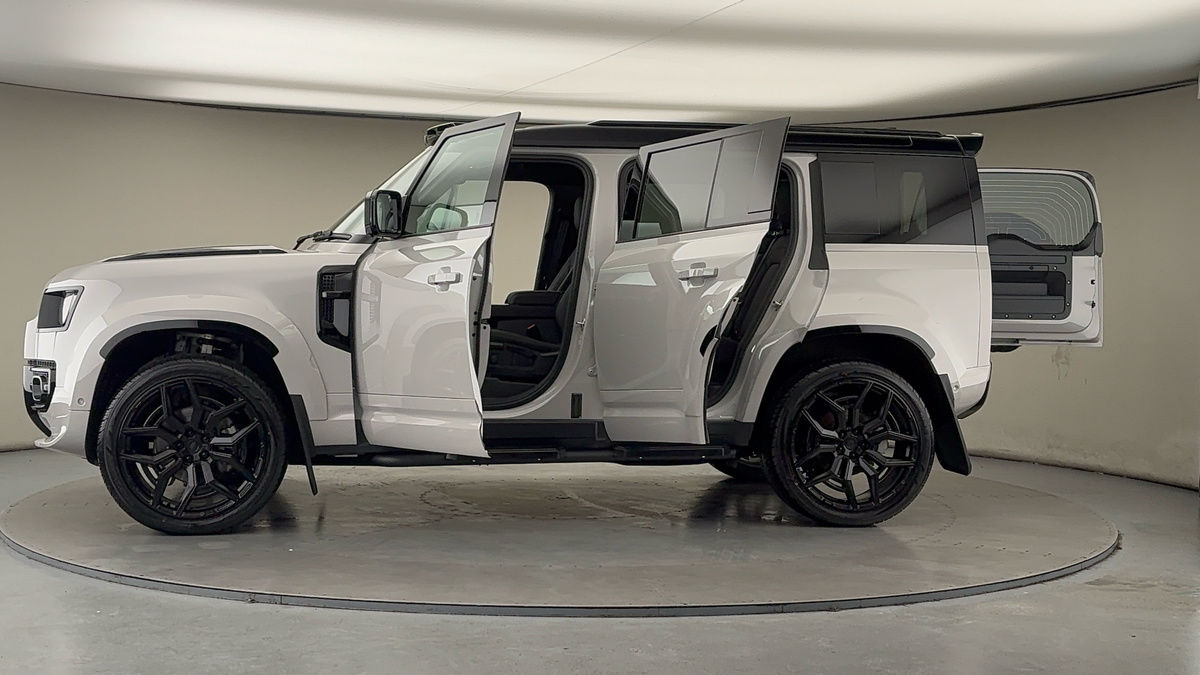 Used Land Rover Defender 2025 for sale - 77632335: Photo 54