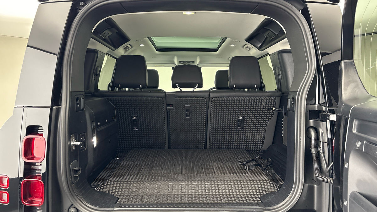 Used Land Rover Defender 2024 for sale - 77953693: Photo 11