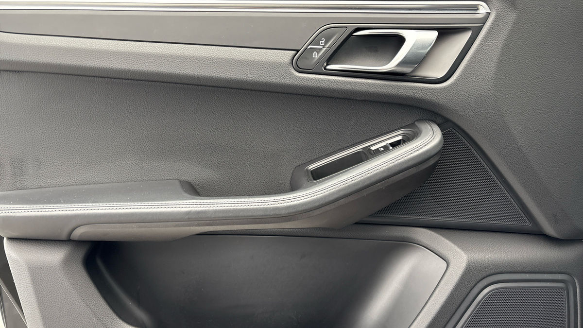 Used Porsche Macan 2023 for sale - 75729954: Photo 19