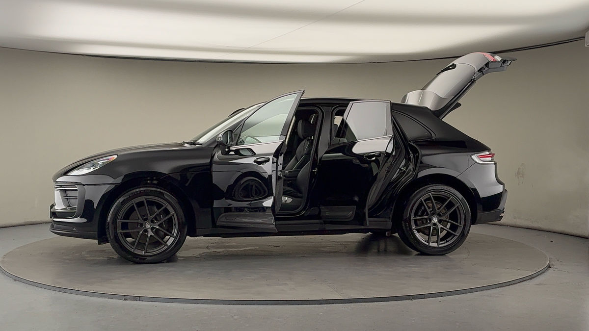 Used Porsche Macan 2023 for sale - 75729954: Photo 48