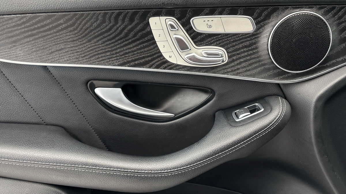 Used Mercedes-Benz GLC 2018 for sale - 77521807: Photo 19