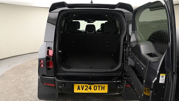 Used Land Rover Defender 110 2024 for sale - 76163827: Photo 10