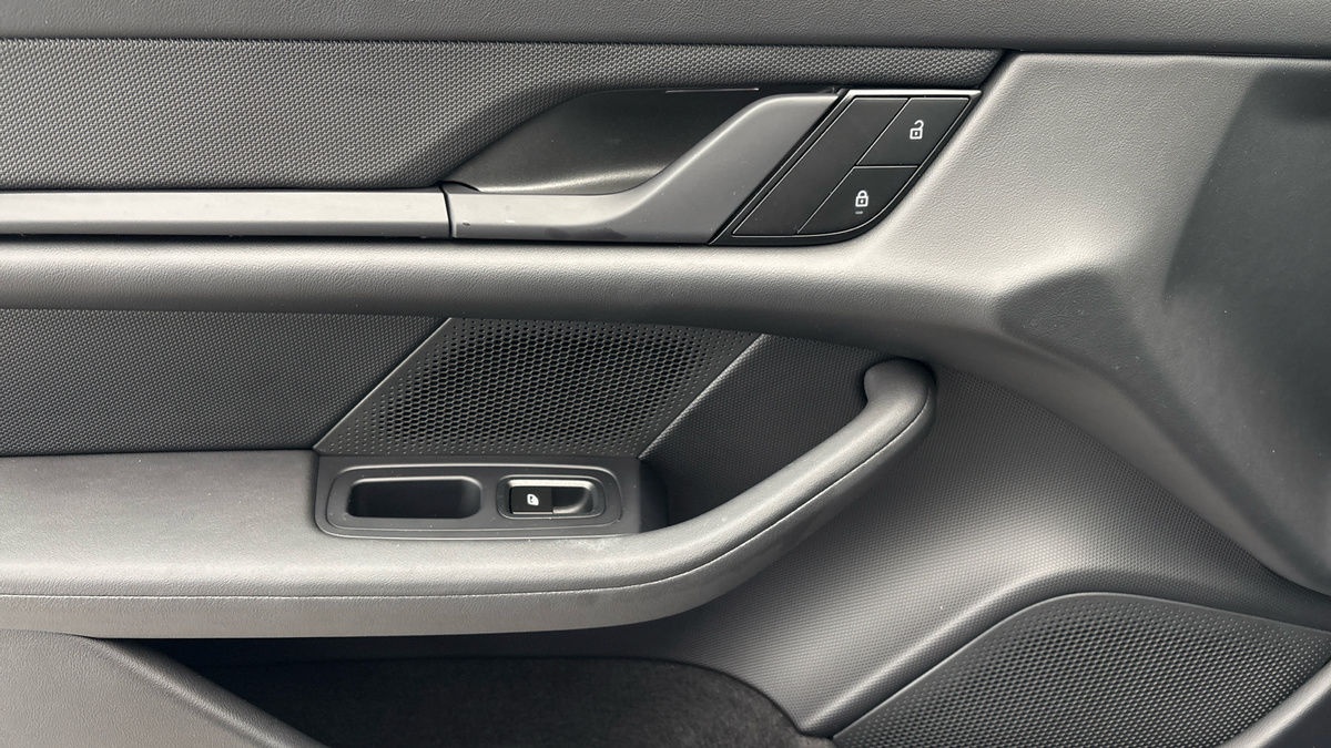 Used Porsche Taycan 2023 for sale - 75704599: Photo 19