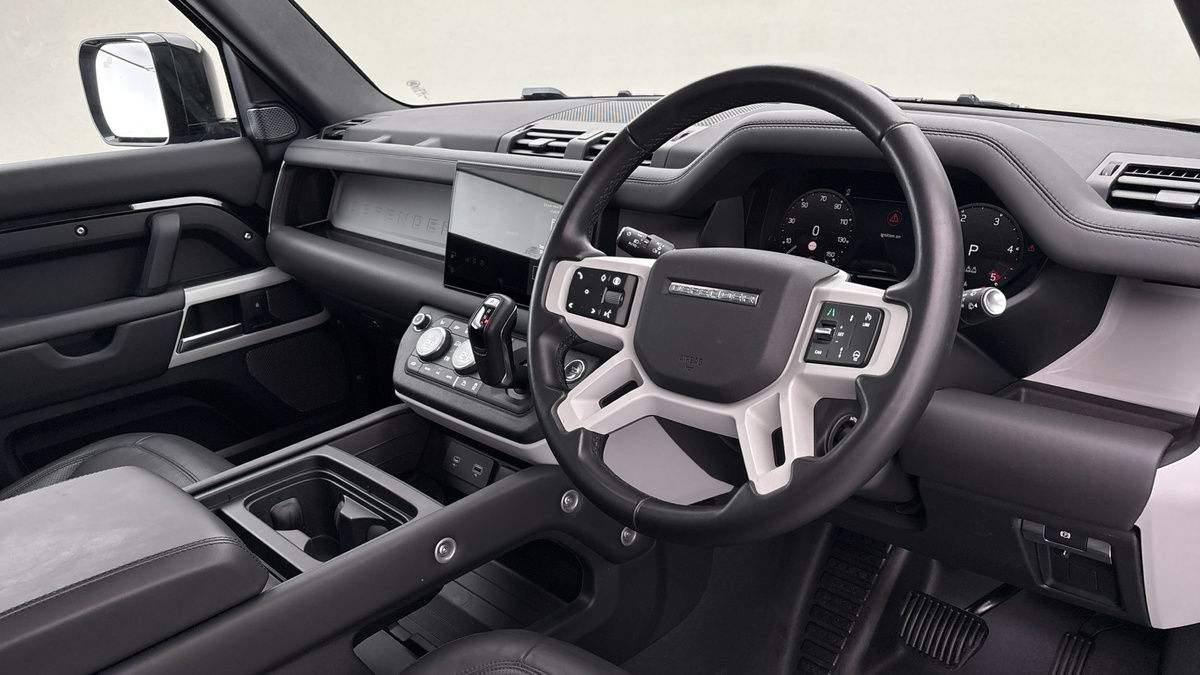 Used Land Rover Defender 2024 for sale - 77880799: Photo 5