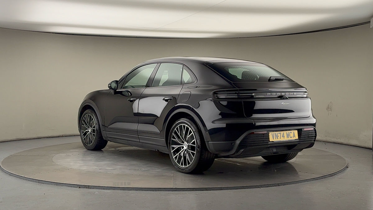 Used Porsche Macan 2024 for sale - 76536443: Photo 2