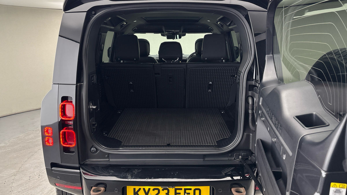 Used Land Rover Defender 2023 for sale - 78018072: Photo 11