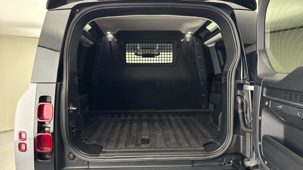 Used Land Rover Defender 90 2022 for sale - 77668187: Photo 11